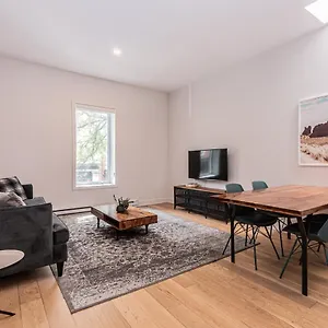 Cool And Clean Flat By Atwater Market By Den Stays , Montréal Canada