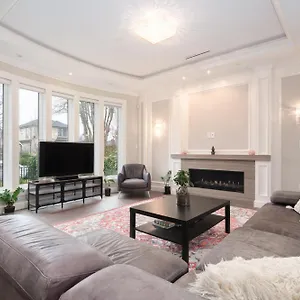 https://dunbar-luxury-homestay.vancouver-hotels-bc.net