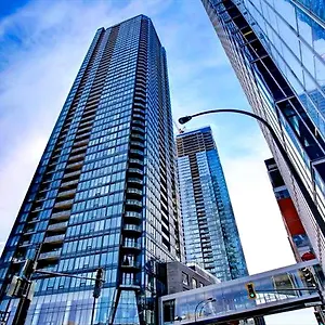 https://sky-high-penthouse-2bdrm-condo.hotels-in-montreal.org